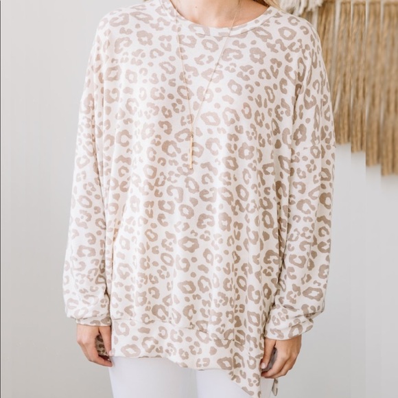 Snow Leopard Tunic - Picture 3 of 4